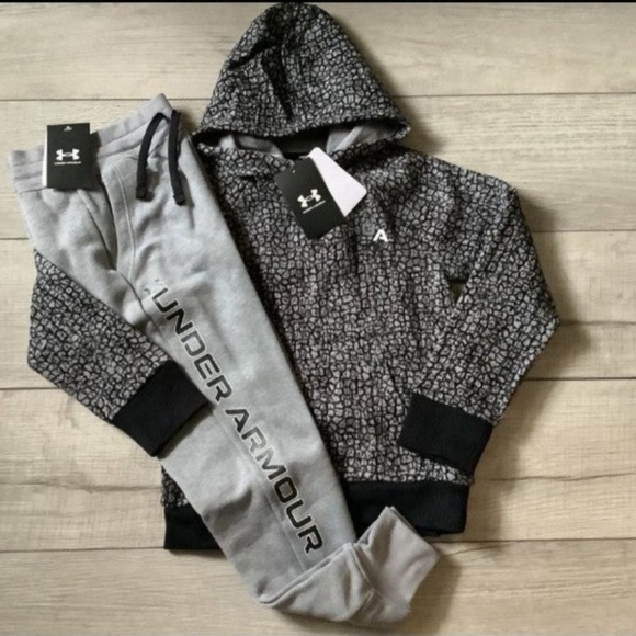 Girls Under Armour cheetah hoodie & joggers outfit size...